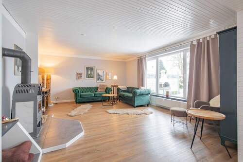 Wohnzimmer - 8 Zimmer Mehrfamilienhaus, Wohnhaus in Lohe-Föhrden