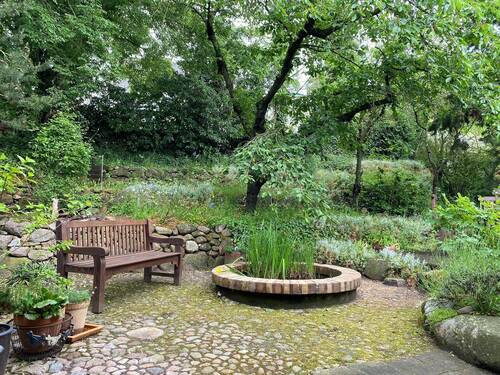 idyllisch angelegter Garten - 