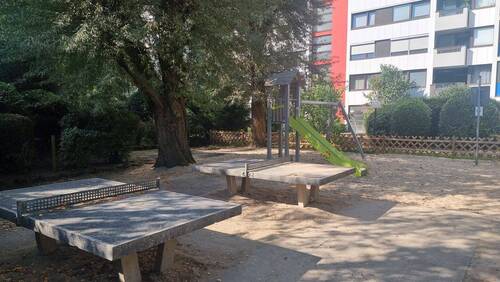 Spielplatz vor dem Haus - 