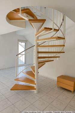 Aufgang zur Galerie - 