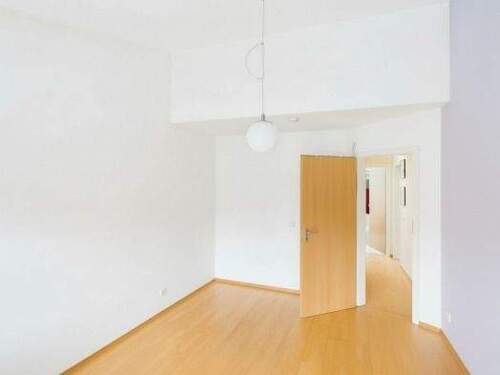 Zimmer 2 mit Balkon Zugang - 