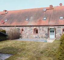 Zeitloses Wohnen im charmanten Feldstein-Ambiente in Vollrathsruhe-Hallalit