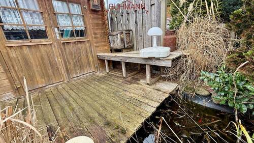 Gartenhaus und Teich - 