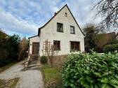 Haus kaufen Menden: Frontansicht - Menden: Freistehendes Wohnhaus mit dem Zauber der 1950er-Jahre in TOP Lage!