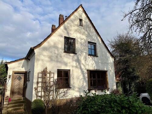 Haus kaufen Menden: Frontansicht - 5 Zimmer Einfamilienhaus zum Kaufen in Menden