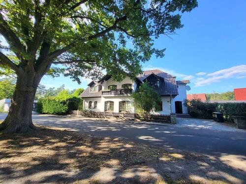 Ansicht - * Friedel-IMMO * Großes hochwertiges, unterkellertes Wohnhaus, Einfamilienhaus mit Einliegerwohnung * Spreewaldnähe *