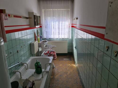 Bad EG - 5 Zimmer Einfamilienhaus in Gorden-Staupitz