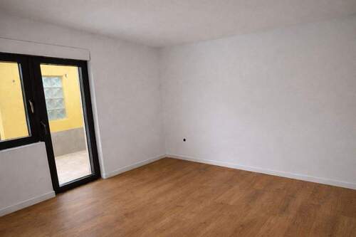 Küche mit Zugang Terrasse - 2 Zimmer Etagenwohnung in Homburg