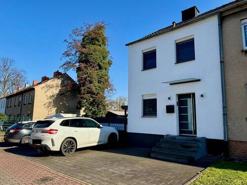 Haus kaufen Bönen - Bönen: Kernsaniertes Zechen-Eckhaus mit großem Garten und riesigem Carport!