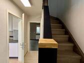 Erdgeschoss: Diele + Treppenlauf - 