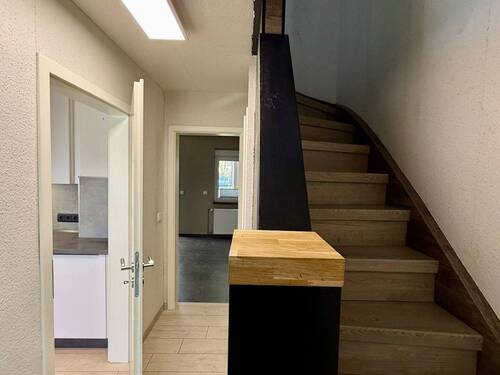 Erdgeschoss: Diele + Treppenlauf - 