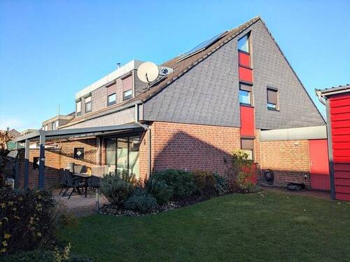 Terrassen - und Seitenansicht - 5 Zimmer Doppelhaushälfte in Wiefelstede