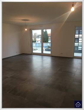 Wohn- & Essbereich mit EBK - 4 Zimmer Etagenwohnung zur Miete in Eschborn