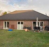 Moderner Bungalow mit Teichgrundstück in Schneverdingen