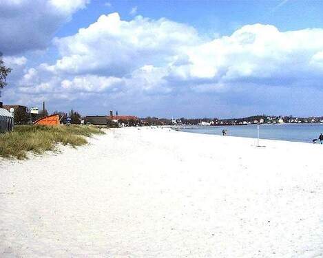 Eckernförde_Strand1 - Eckernförde-Borby: Gut vermietete Doppelhaushälfte mit Vollkeller zu verkaufen !