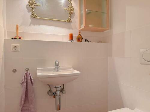 Gäste-WC - Etagenwohnung mit 112,60 m&sup2; in Bad Tölz zum Kaufen