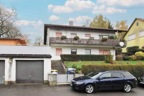 Frontansicht Haus - 1 Zimmer Mehrfamilienhaus, Wohnhaus zum Kaufen in Burgpreppach