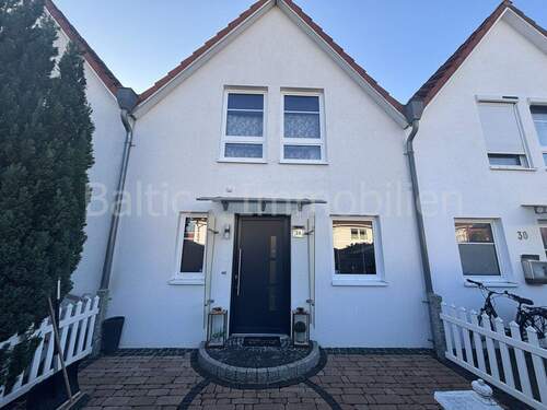Ansicht Eingang - 5 Zimmer Reihenmittelhaus zum Kaufen in Lübeck / Sankt Lorenz Nord