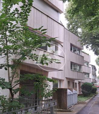 _Objektbild_ Straße links - VERKAUF 299.000 € - Helle 3-Zimmer-Eigentumswohnung - Leerstand