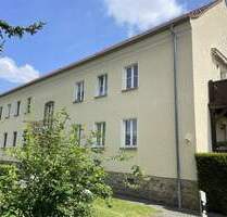 Kleine, gemütliche 2-Zimmer-Wohnung mit großem Südbalkon in guter Lage von Pirna! Auf Wunsch SP!