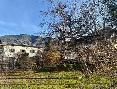 Schöner Ausblick - Grundstück in charmanter Nachbarschaft mit Bergblick in Kochel