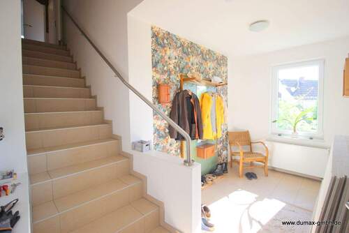 EG Flur mit Treppe in das OG - 8 Zimmer Mehrfamilienhaus, Wohnhaus in Diepholz