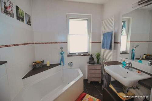 OG Bad 1 mit Badewanne (1) - 