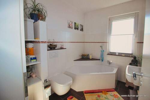 OG Bad 1 mit Badewanne (2) - 