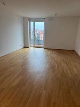 Wohnzimmer - Großzügige 2-Zimmer-Wohnung mit Einbauküche und Balkon