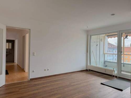 Wohnzimmer - 3 Zimmer Etagenwohnung in München