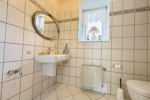 Gäste WC mit Waschmaschinenanschluss - 