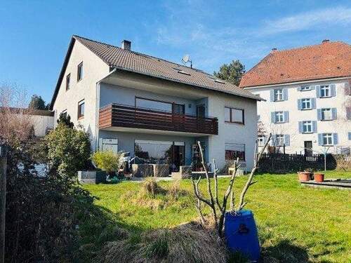 Aussenansicht - Großzügige 3,5-Zimmer-Wohnung mit eigenem Garten und Balkon