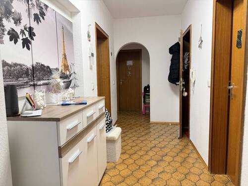 Flur - 3 Zimmer Etagenwohnung zum Kaufen in Sandhausen