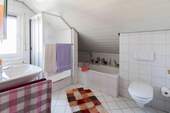 Badezimmer Dachgeschoss - 
