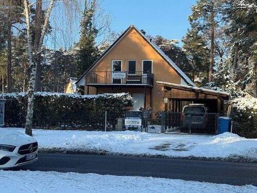 Winter Straßenansicht.jpg - +++ Zwei Wohneinheiten unter einem Dach für eine individuelle Nutzung +++