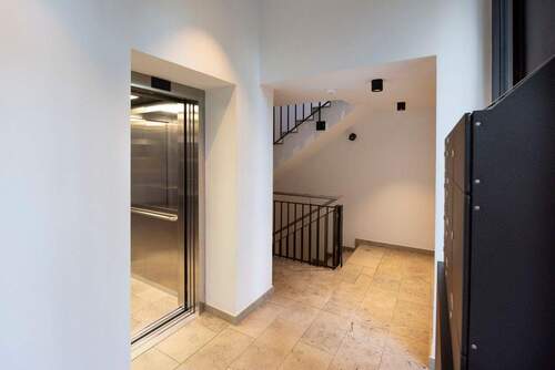 Hauseingang - 4 Zimmer Etagenwohnung in Düsseldorf