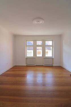 Außenaufnahme - Kaiserslautern - Nähe Waldschlösschen - attraktive Altbauwohnung mit großem Balkon