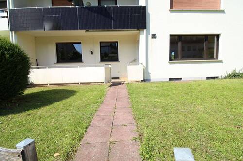 Zugang zum Balkon über den Garten - 