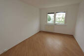 Schlafzimmer - 2 Zimmer Etagenwohnung zum Kaufen in Teutschenthal