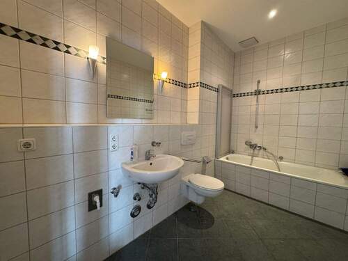 Bad (Beispielfoto) - Etagenwohnung mit 52,00 m² in Dresden zur Miete