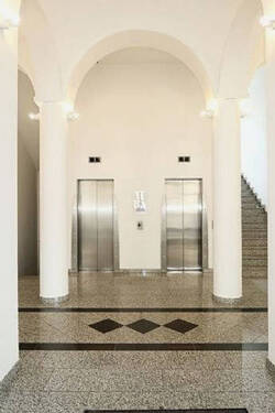 Aufzüge Eingangsportal - Büro in Wuppertal zur Miete