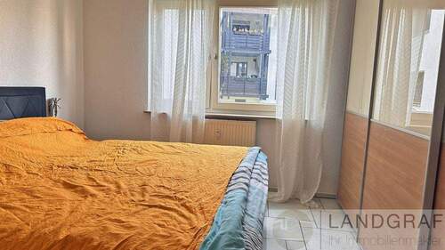 Schlafzimmer mit Blick zum Innenhof - 