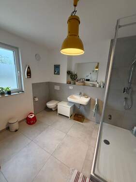 Tageslichtbad mit Dusche - 