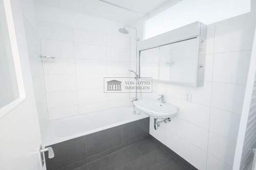 Modernisiertes Bad - Etagenwohnung mit 64,90 m&sup2; in Berlin zum Kaufen