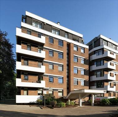 Frontansicht - # KR-Bockum: Ruhige Lage in zweiter Reihe. Gr. 2-3-Zi.Whg.+Aufzug+gr. Balkon+TG