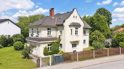 Außenansicht - 9 Zimmer Einfamilienhaus zum Kaufen in Landshut