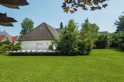 Bestand mit Außenpool - 