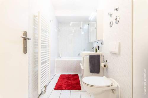 Badezimmer mit Wanne im UG - 