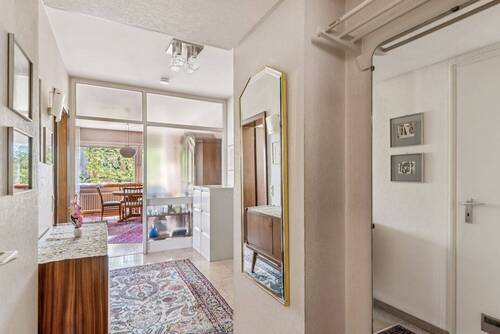 Lichtdurchfluteter Eingangsbereich - 1 Zimmer Mehrfamilienhaus, Wohnhaus in Saarlouis