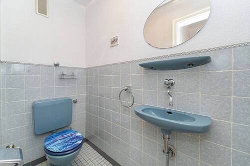 WC - 